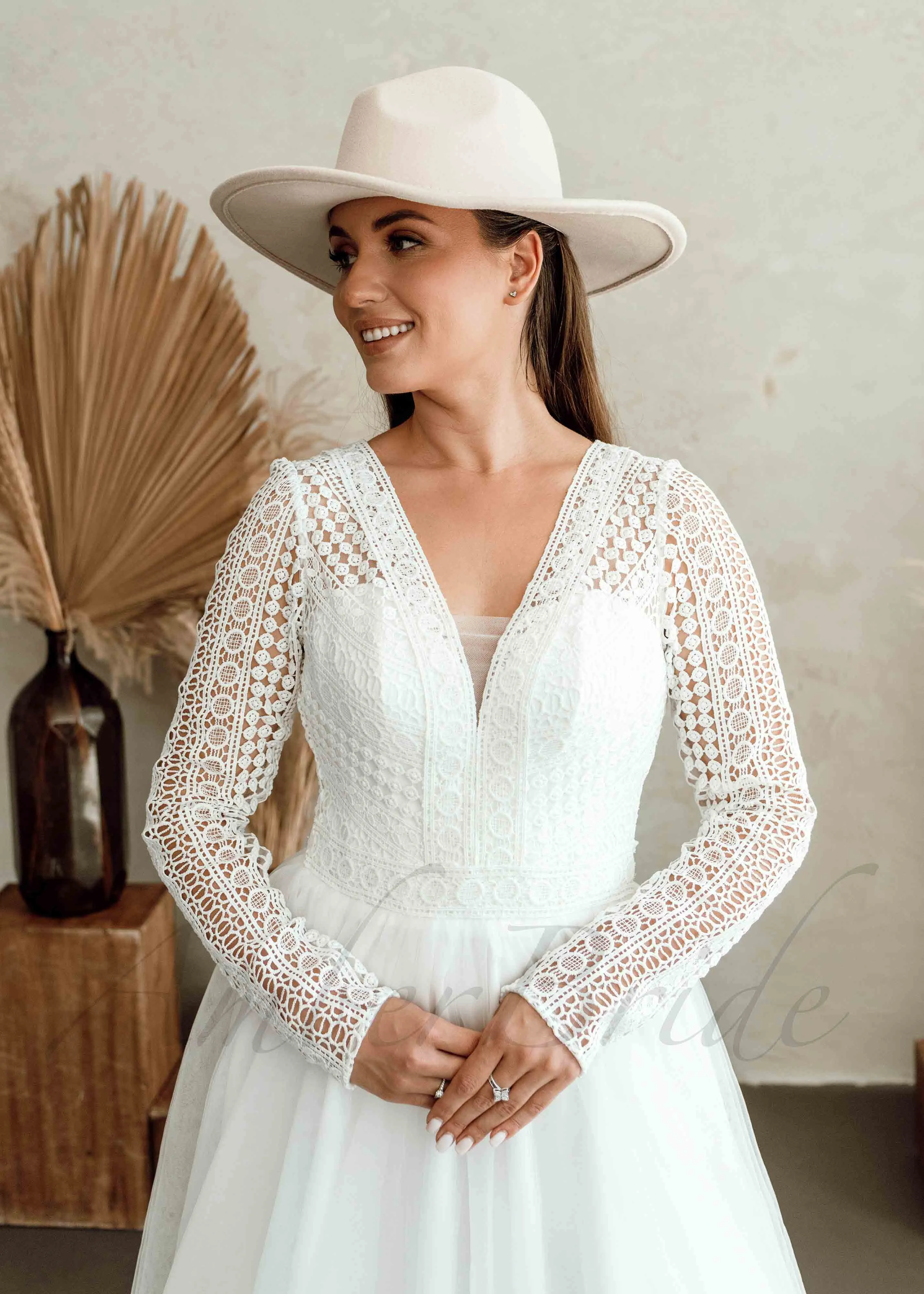 STOCK SELL-OUT: Boho Lace Wedding Dress with Long Sleeve and Tulle Skirt